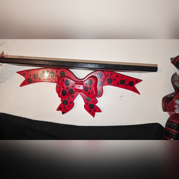Hand painted shelf with huge red bow and black polka dots, black shelf - Picture 3 of 3
